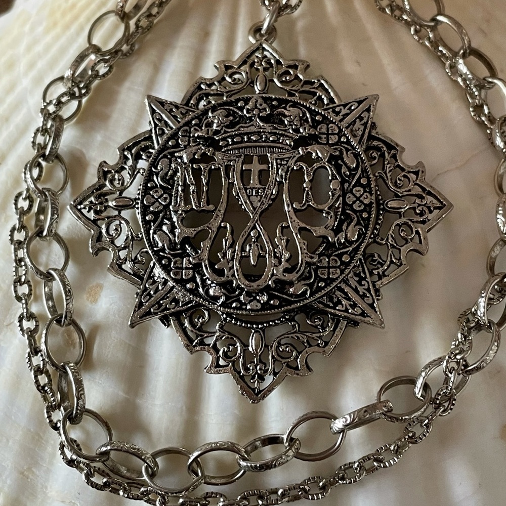 Vintage ART necklace.
